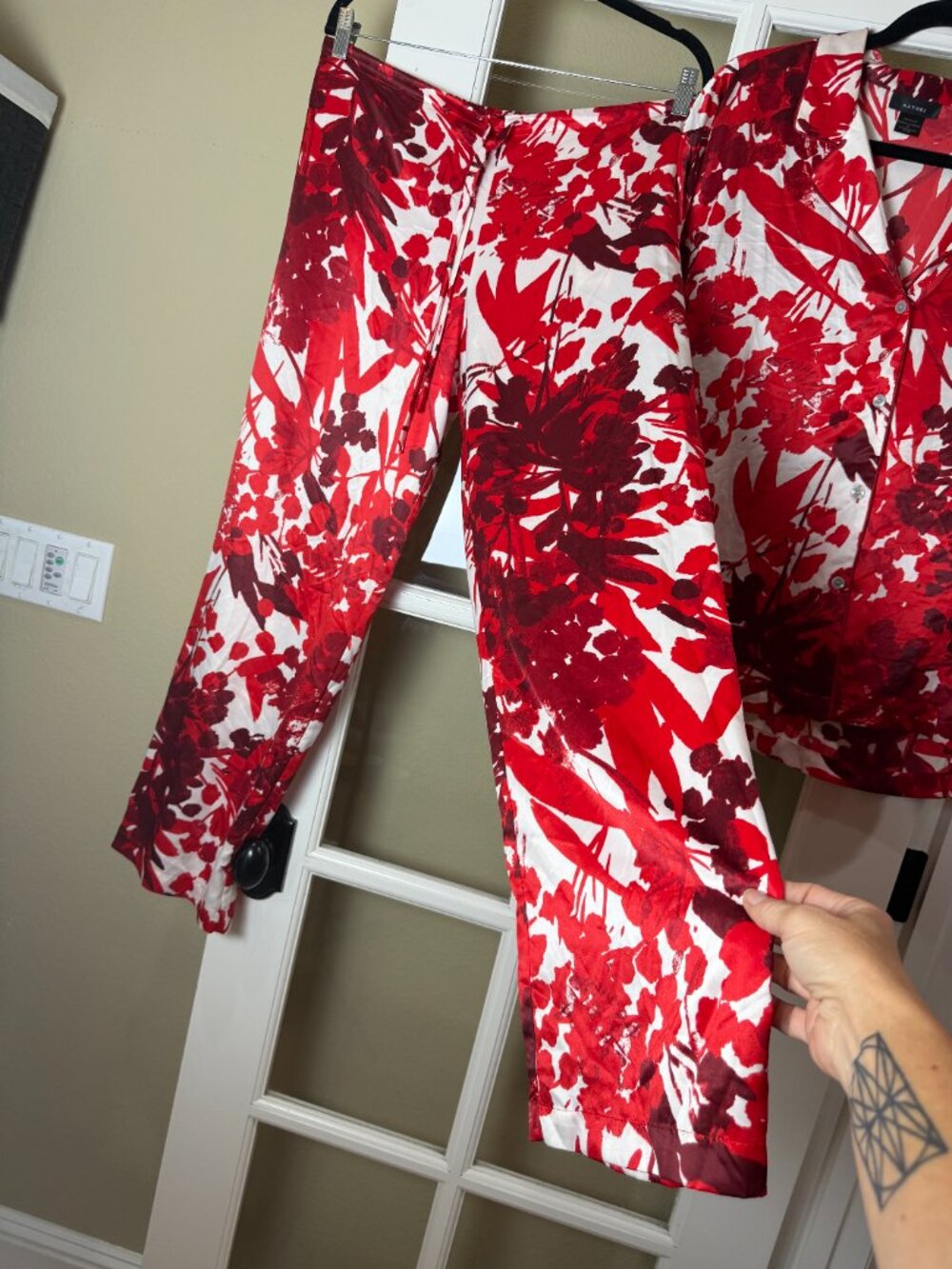NATORI Wide Leg Red & White Botanical Floral Satin Print Pajama PJ Set Medium - Picture 4 of 12